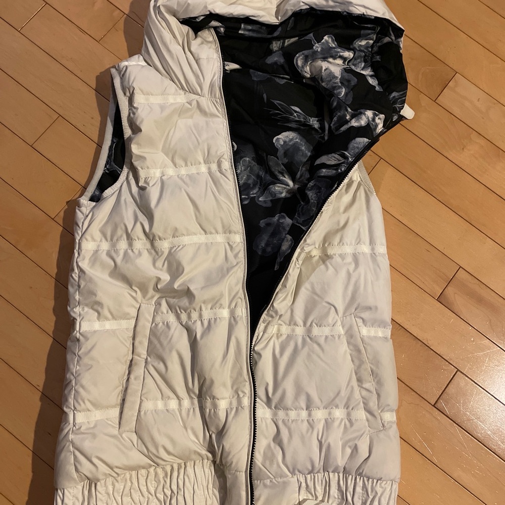 Lululemon down reversible vest white and grey floral Sz 4